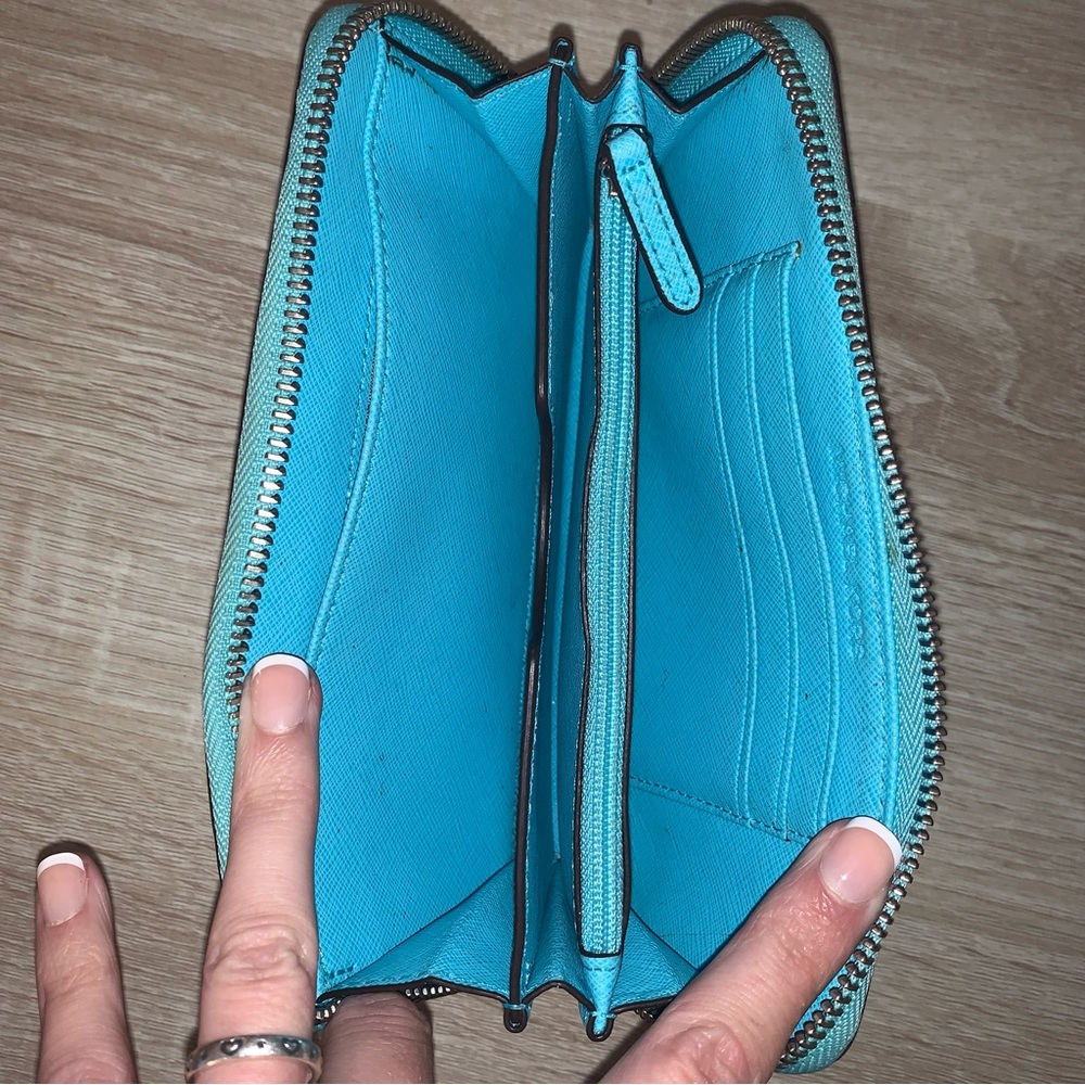 Micheal Kors Wallet OFFERS WELCOME - Picture 4 of 4